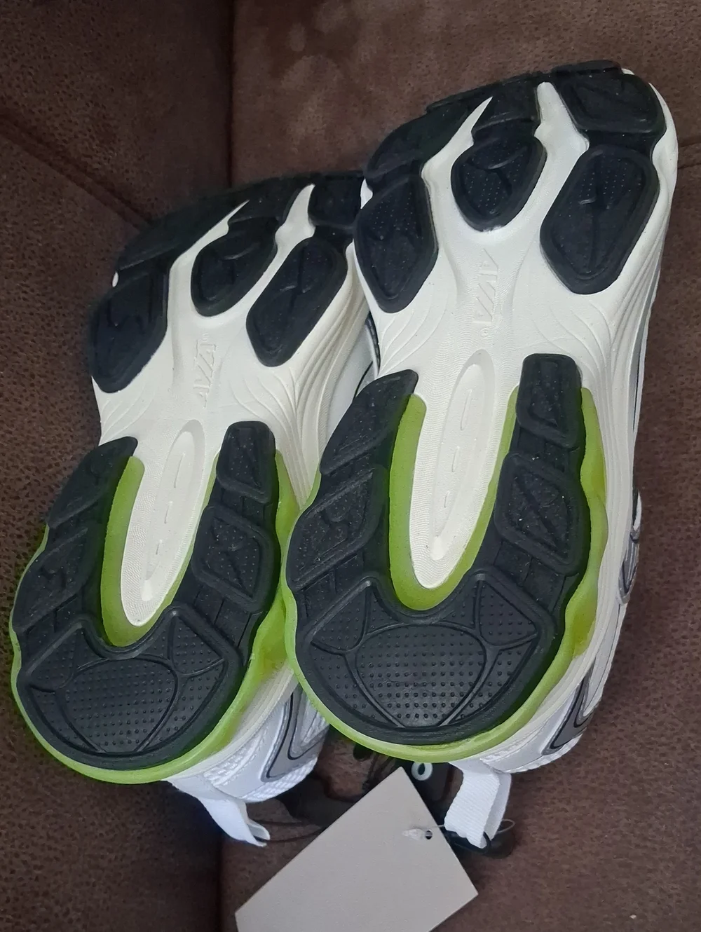 Avia Gel Bungee Women's Athletic Shoes White, Black, Lime Green Size 8